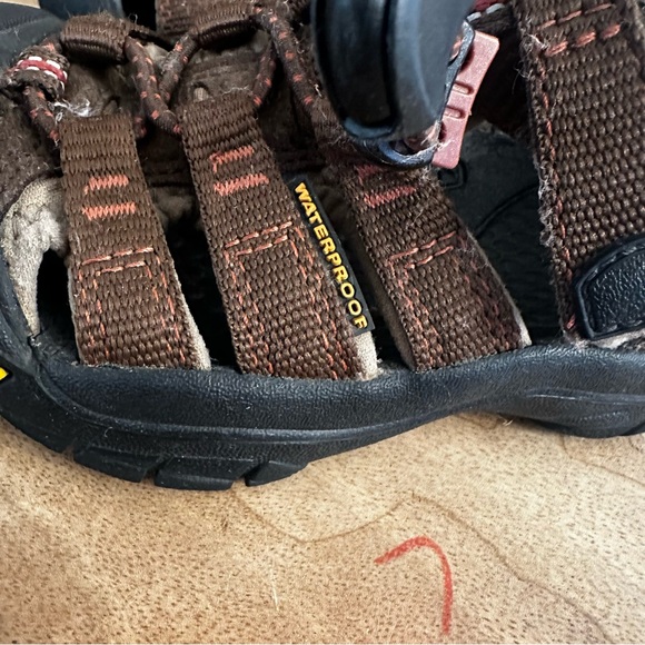 KEEN Unisex Newport H2 Closed Toe Water Sandals Little Kids size 8 brown hiking - Picture 6 of 11